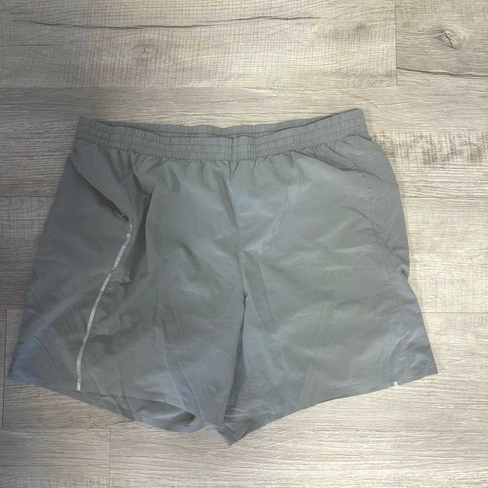Men’s VRST gray shorts